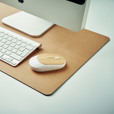 Logo trade meene pilt: Suur taaskasutatud paberist lauaalus